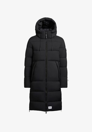 Cappotto lungo nero imbottito con colletto alto, chiusura con zip, due tasche laterali e lacci regolabili sul cappuccio. Tessuto liscio e imbottito.