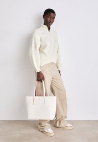 Lacoste SHOPPING BAG - Velika torba - farine petunia