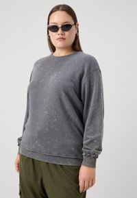 ONLY Carmakoma CARLEONI LIFE O NECK  - Športni pulover - thunderstorm washed