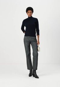 pure cashmere SIMPLE HIGH NECK SWEATER - Džemperis - dark navy