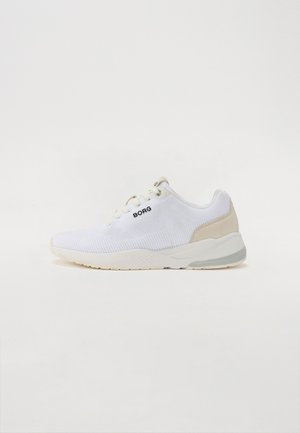 Trainers - white