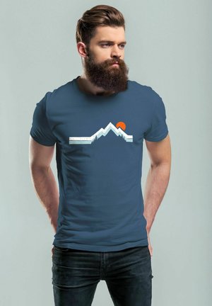 BERG WANDERN NATUR OUTDOOR  MIT FASHION STREETSTYLE  - Print T-shirt - denim blue