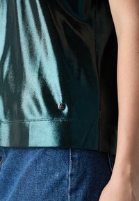 Mos Mosh O NECK TEE - Marškinėliai su spaudiniu - dark pine