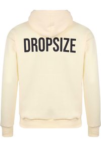 Kremowa bluza z kapturem z czarnym napisem "DROPSIZE" na plecach. Wyposażona w kaptur ze sznurkiem oraz ściągacze na rękawach dla dopasowanego kroju. Miękka faktura materiału.