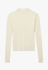 Cremfarbener Strickpullover mit einem hohen Kragen, strukturiertem Muster und gerippten Bündchen. Lange Ärmel und taillierte Passform, die ein gemütliches Aussehen verleiht.