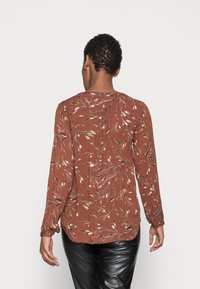 Kaffe Blouse - metallic red