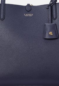 Lauren Ralph Lauren FAUX LEATHER LARGE REVERSIBLE TOTE BAG - Torba za nakupovanje - refined navy