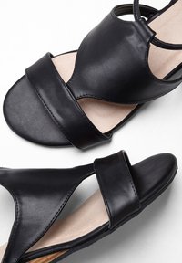 bonprix Sandales compensées - black