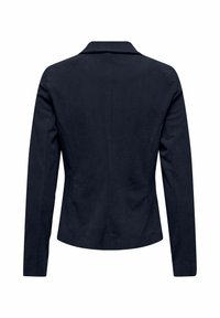 Námorní modrý kordový blazer s výstřihovým límcem, dlouhými rukávy a přiléhavým střihem. Textura je ribbovaná, zadní strana je čistá bez jakýchkoliv ozdob.