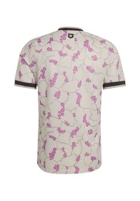 Chemise beige à manches courtes avec bordure sombre aux manches et au col, décorée de fissures beige clair et de groupes de petites fleurs violettes.