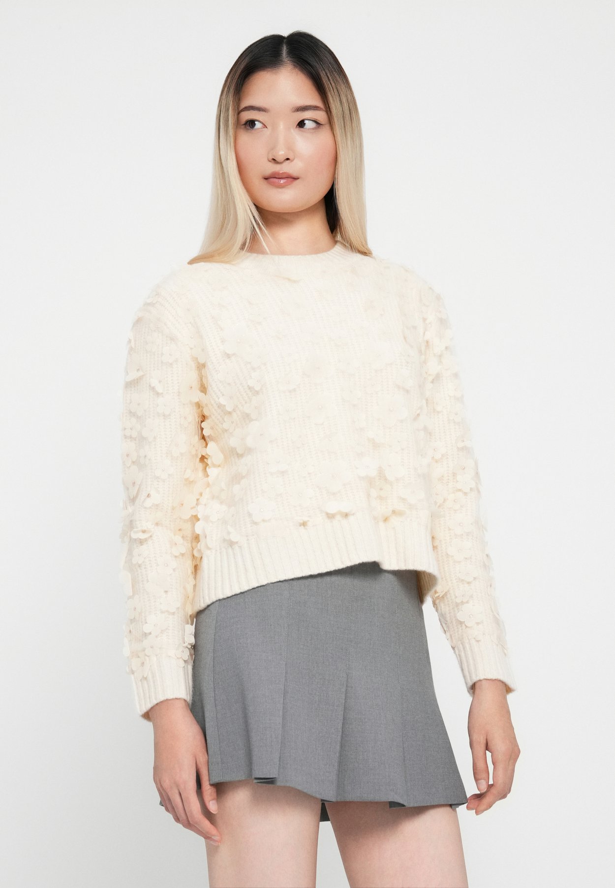 ONLHUA LIFE FLOWER DETAIL O NECK