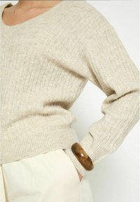 PEPPERCORN Gilet - m fog sand mel
