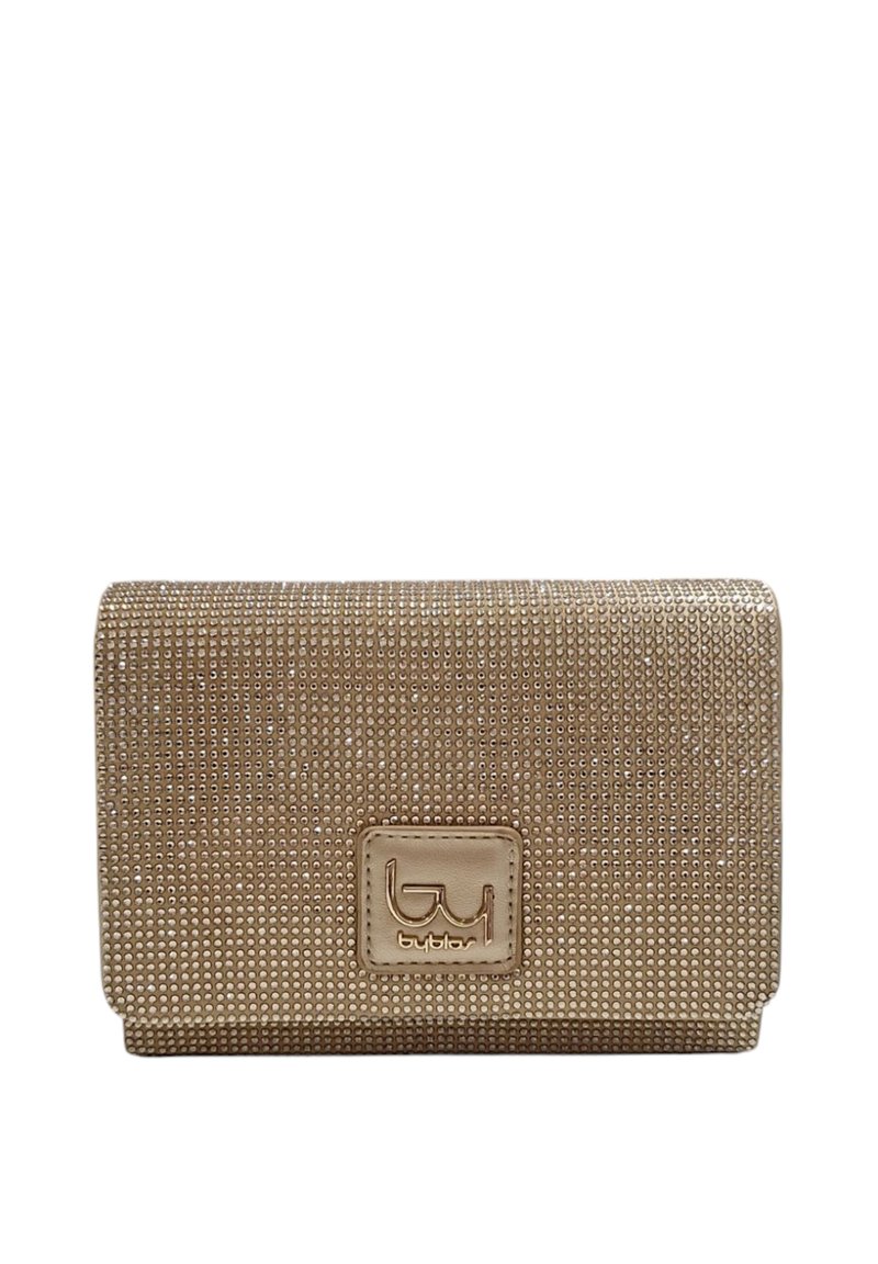Beiger Clutch-Wallet, bedeckt mit kleinen glänzenden Perlen, mit einer goldenen Logo-Plakette. Rechteckige Form mit einer glatten, strukturierten Oberfläche.