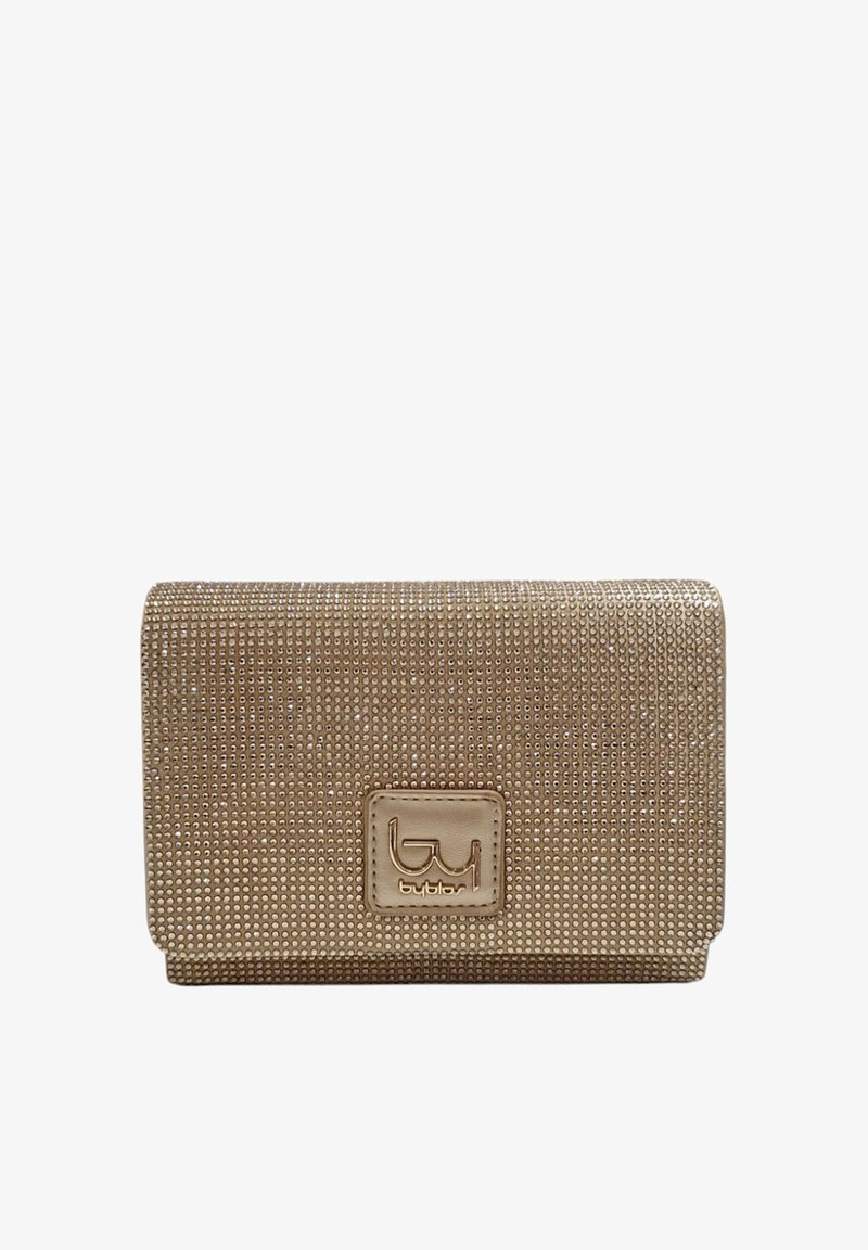 Beiger Clutch-Wallet, bedeckt mit kleinen glänzenden Perlen, mit einer goldenen Logo-Plakette. Rechteckige Form mit einer glatten, strukturierten Oberfläche.