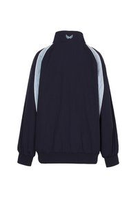 Veste bleu marine avec un col montant, des poignets élastiques et des panneaux latéraux bleu clair. Tissu doux avec une coupe décontractée et un logo subtil à l'arrière.