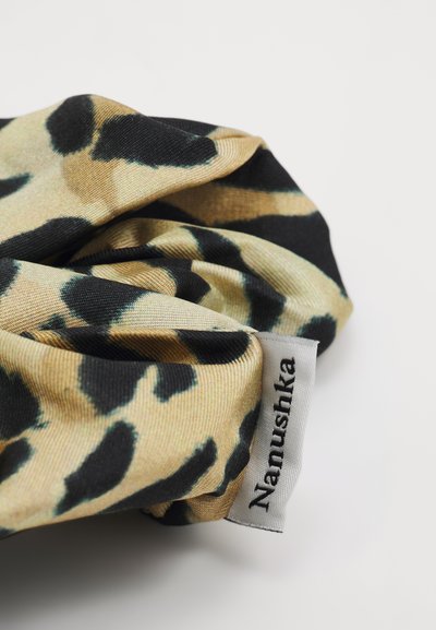 Nanushka LOU - Plaukų formavimo priemonė - brown