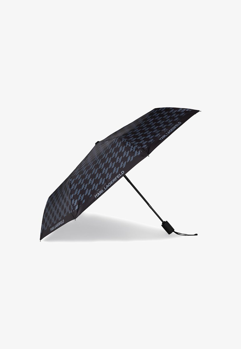 Guarda-chuva preto com um padrão repetido do logótipo azul 'K', apresentando um cabo reto e uma pega preta. Design compacto para fácil transporte.