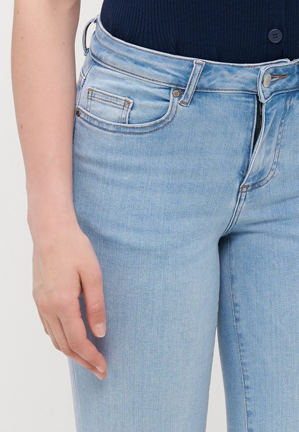 ONLBLUSH MID RETRO - Flared Jeans4