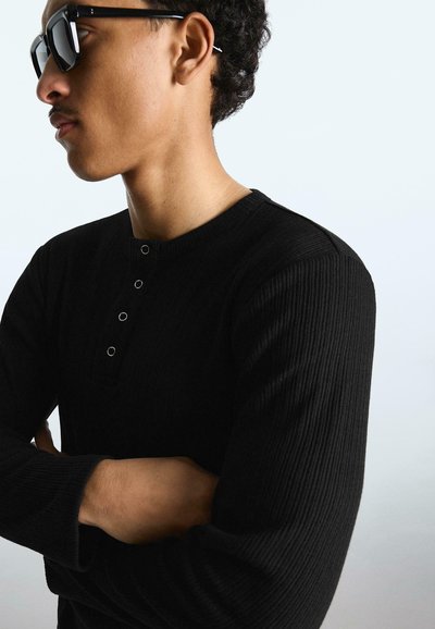 BROOKLYN'S BEST Maglietta Termica Manica Lunga Uomo - Confezione Da 2, Micro Waffle, Henley Nero, Taglia L - Ultra Morbida E Elasticizzata - 2