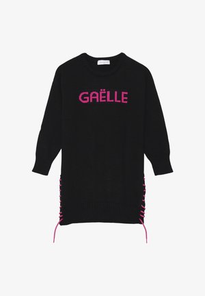 Maglione nero oversize con testo "GAËLLE" in rosa, caratterizzato da un design laterale con lacci e dettagli in rosa, e polsini e scollatura a coste.