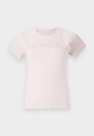 T-shirt rose clair à manches courtes avec un col rond, affichant le texte "Los Angeles" et trois étoiles blanches sur le devant. Tissu en coton doux.