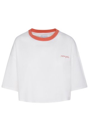 T-shirt bianca cropped con scollatura rotonda corallo e maniche corte. "Pepe Girls" è ricamato in rosa sul lato sinistro.