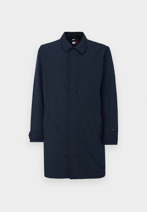 Marineblauer langer Mantel aus glattem Stoff mit einem kragenförmigen Halsausschnitt, Knopfverschlüssen und Seitentaschen. Schlichtes, ungeschmücktes Design.