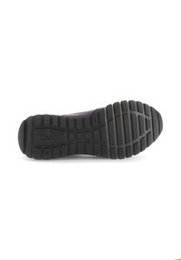 Zwarte rubberen zool met een gestructureerd profiel, voorzien van horizontale en verticale groeven voor grip, met een logo dat op de onderkant is aangebracht.