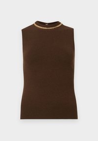 Bruine mouwloze top van zacht materiaal, met een hoge halslijn en een decoratieve gouden kettingdetail rond de kraag. Frameachtige snit aan de onderkant.