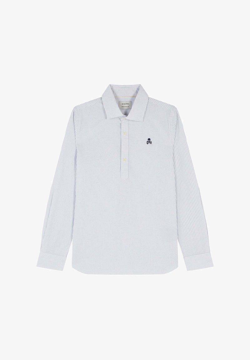 Lichtblauwe lange mouwen polo met witte strepen, drie knopen, puntige kraag en een klein zwart schedel embleem op de linkerborst.