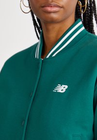 New Balance SPORTSWEARS GREATEST HITS INTERLOCK JACKET - Blouson Bomber - nightwatch green