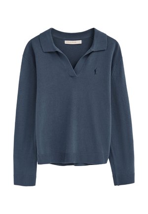 Blauw gebreid poloshirt met lange mouwen, een kraag, V-hals, geribbelde boorden en zoom, en een klein geborduurd polo-spelerlogo op de borst.
