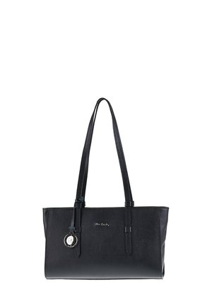 Borsa a tracolla in pelle nera con due manici lunghi e un ciondolo rotondo in argento e nero appeso al manico sinistro.
