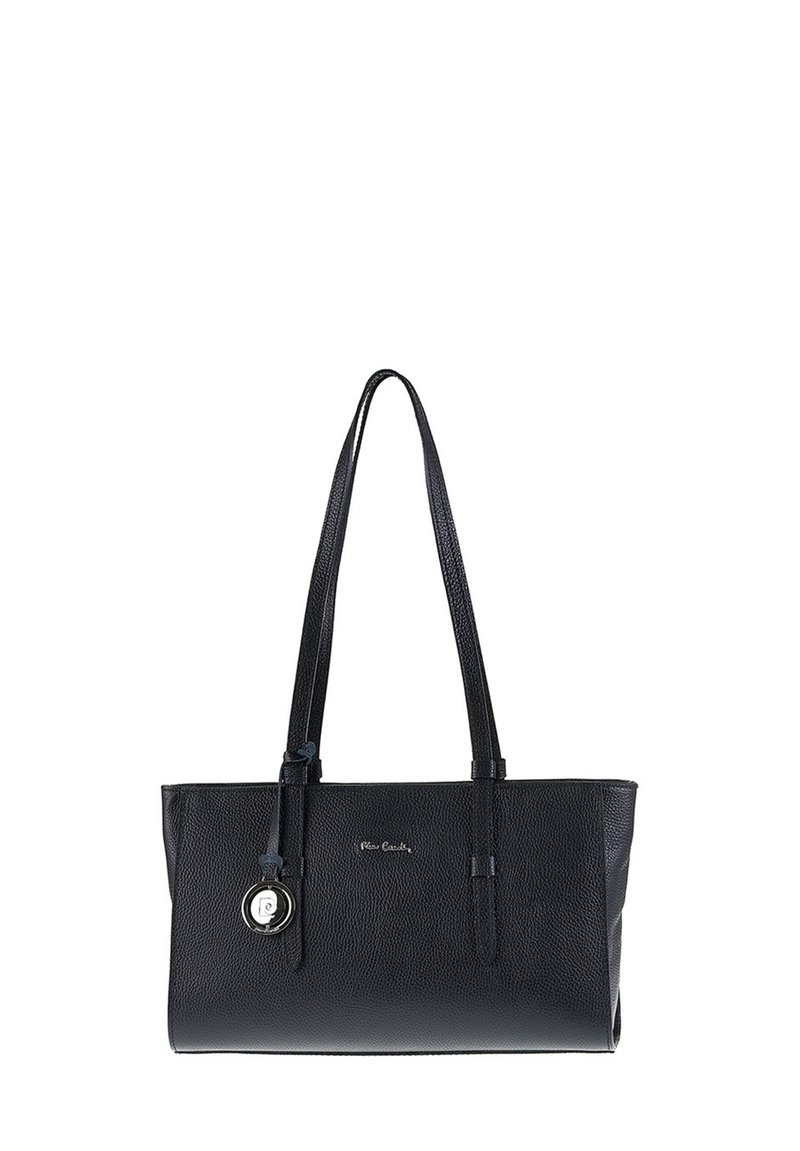 Borsa a tracolla in pelle nera con due manici lunghi e un ciondolo rotondo in argento e nero appeso al manico sinistro.