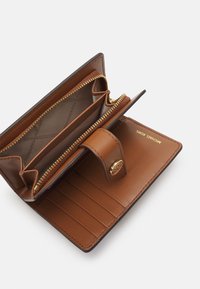 MICHAEL Michael Kors CHARM WALLET - Rahakott - luggage