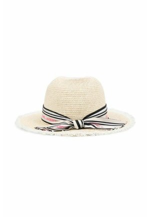 Cappello di paglia con tesa larga e un nastro a righe bianche e nere legato alla base della corona.