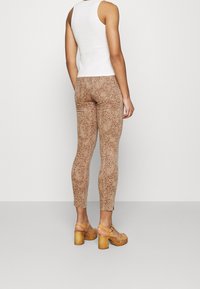 Mos Mosh Vaqueros pitillo - beige