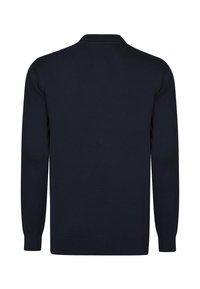 Tume sinine sviiter pikade varrukatega, ribatud mansettide ja allääriga. Sile kudumise tekstuur ja klassikaline ümar kaelus, ilma nähtava logo või disainita.