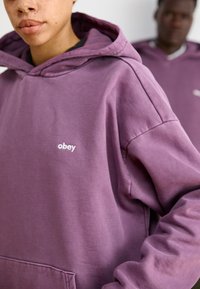 Obey Clothing LOWERCASE HOOD UNISEX - Felpa - pigment plum perfect
