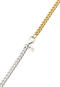 Gold- und Silberkettenhalskette mit ineinandergreifenden Gliedern, versehen mit einem Karabinerverschluss und einem kleinen Anhänger mit der Prägung "925". Strukturierte Metalloberfläche.