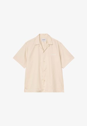 Camisa beige de manga corta con botones, cuello abierto y pequeño logo bordado en blanco "Carhartt" en el pecho izquierdo.