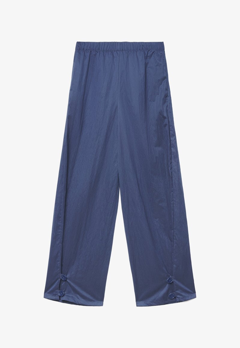 Marineblaue, weit geschnittene Hose mit elastischem Bund, gefertigt aus leichtem Material. Verfügt über zwei Knöpfe am Saum am Knöchel.