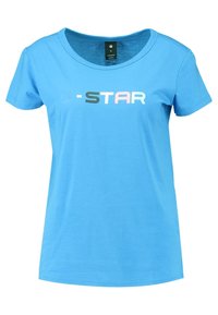 Modrá bavlněná tričko s krátkým rukávem, kulatým výstřihem a logem "G-STAR" v černé, růžové a bílé barvě přes hrudník.