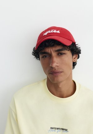 PULL&BEAR, SYNCED GRAPHIC - CAP - Șapcă - red