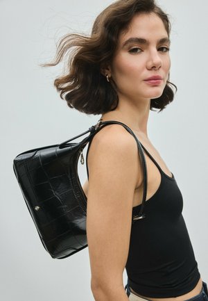 Stradivarius, MOCK CROC MINI CHAIN SHOULDER BAG - Sac à main - black