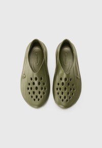 Nike Sportswear REACTX REJUVEN 8 UNISEX - Τσόκαρα - med olive