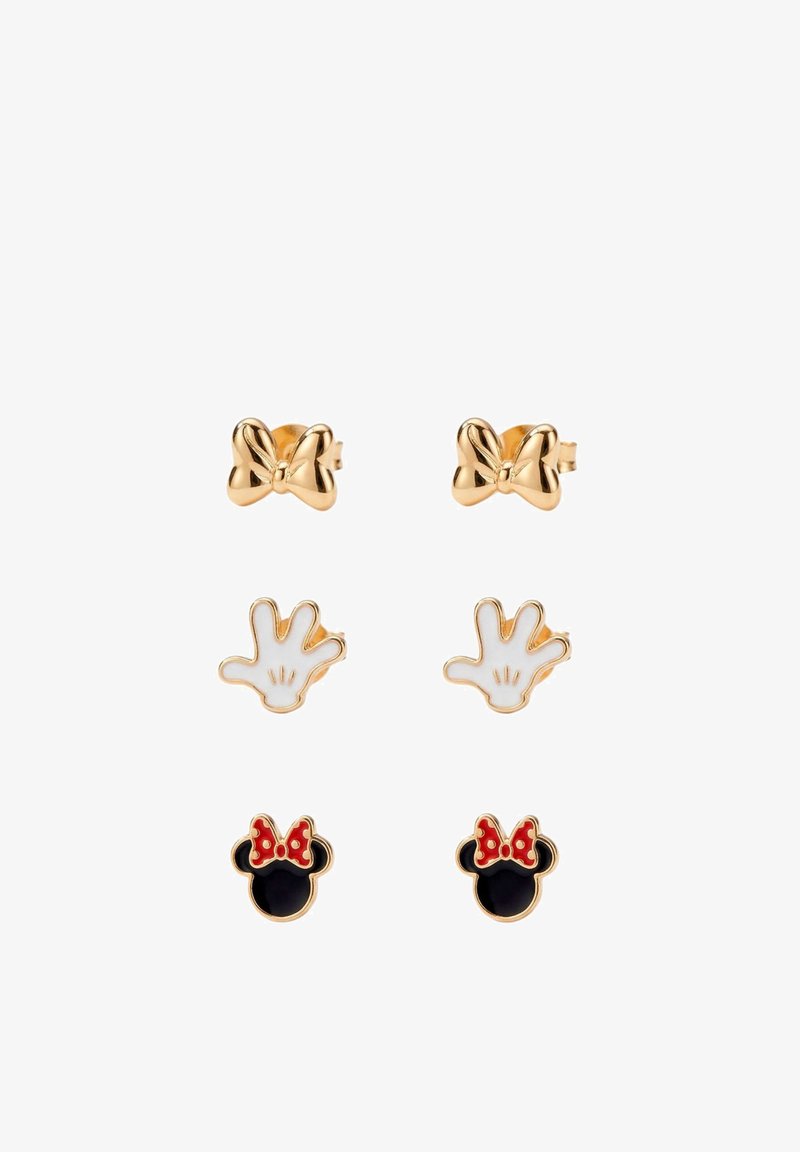 Trois paires de boucles d’oreilles clous : nœuds dorés, gants blancs avec contour doré, et têtes de souris noires avec nœuds rouges à pois.