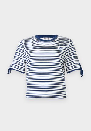 Kortærmet, kort T-shirt i marineblå og hvide striber. Har bindedetaljer på ærmerne og rund halsudskæring. Blødt bomuldsstof.