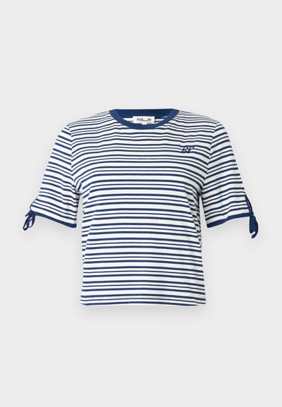 Κοντομάνικο, κοντό μπλουζάκι με ριγέ σε ναυτικό μπλε και λευκό. Διαθέτει κορδόνια στα μανίκια και στρογγυλή λαιμόκοψη. Απαλό βαμβακερό υλικό.