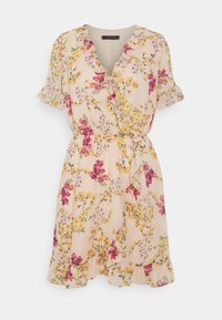 Kukallinen kietaisumekko lyhyillä riipputuulilla pehmeässä vaaleanpunaisessa sävyssä, jossa on hajanaisia keltaisia ja purppuranvärisiä kukkiä sekä riipputuulinen kaula-aukko.